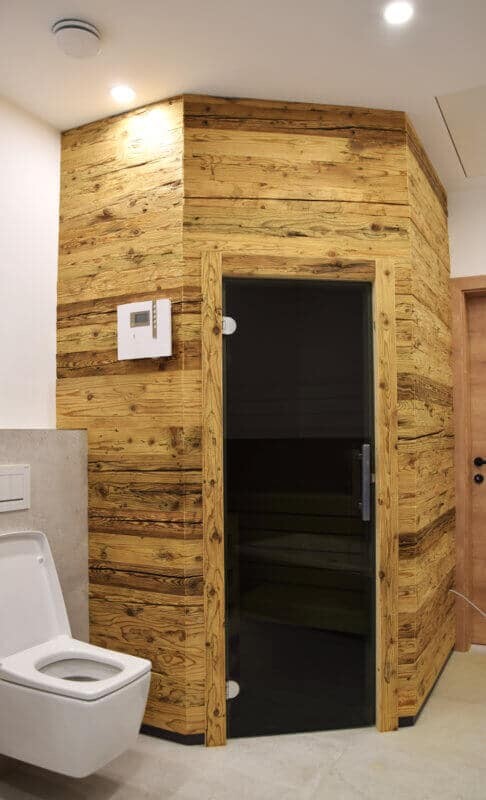 Altholz-Wandverkleidung original handgehackt Fichte