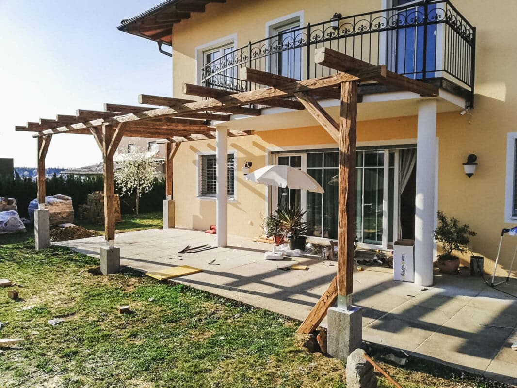Leistungen Altholz Pergola nach Mass