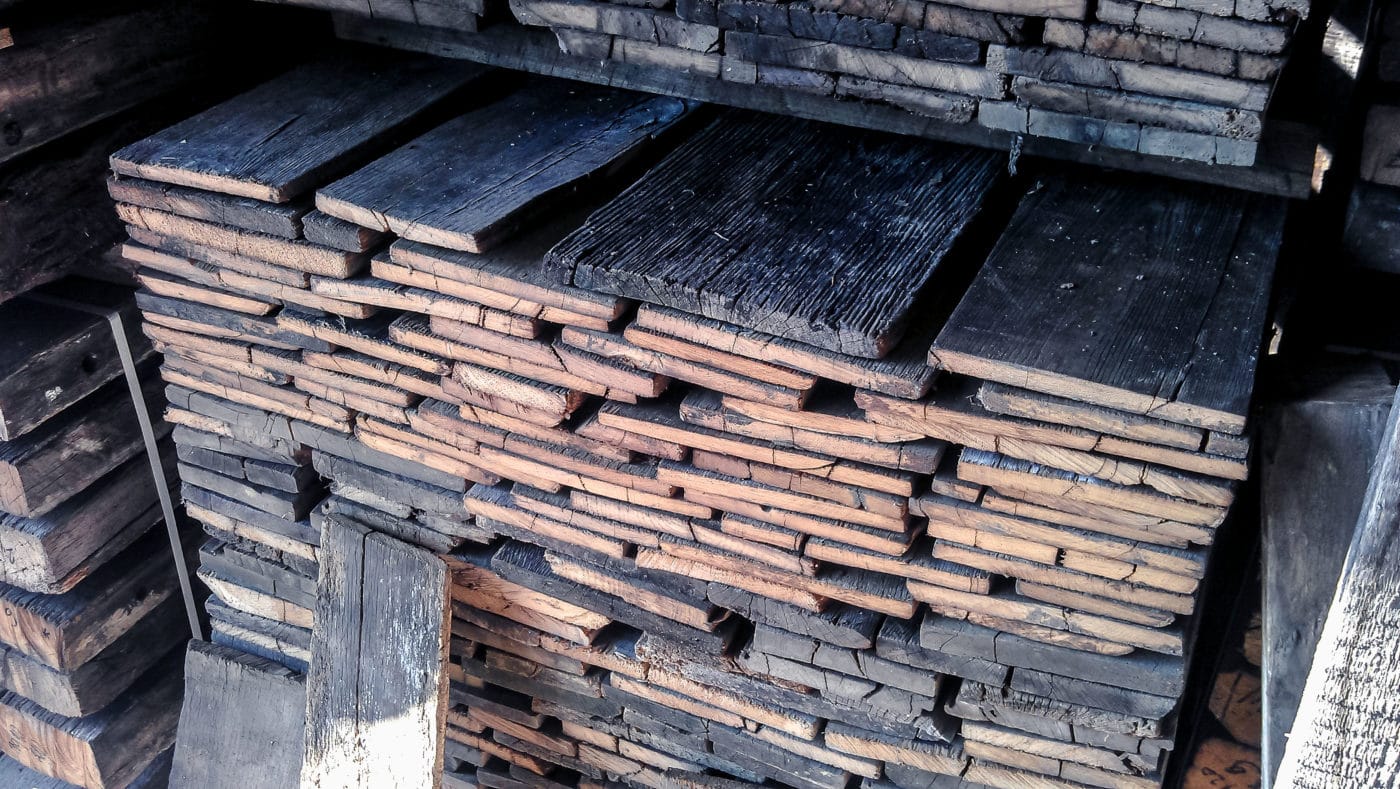 Sortimente Altholz sonnenverbrannte Bretter in Eiche - Rohware