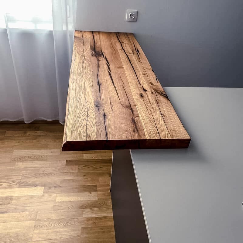 Leistungen Barplatte aus rustikaler Altholz Eiche mit Baumkante geölt