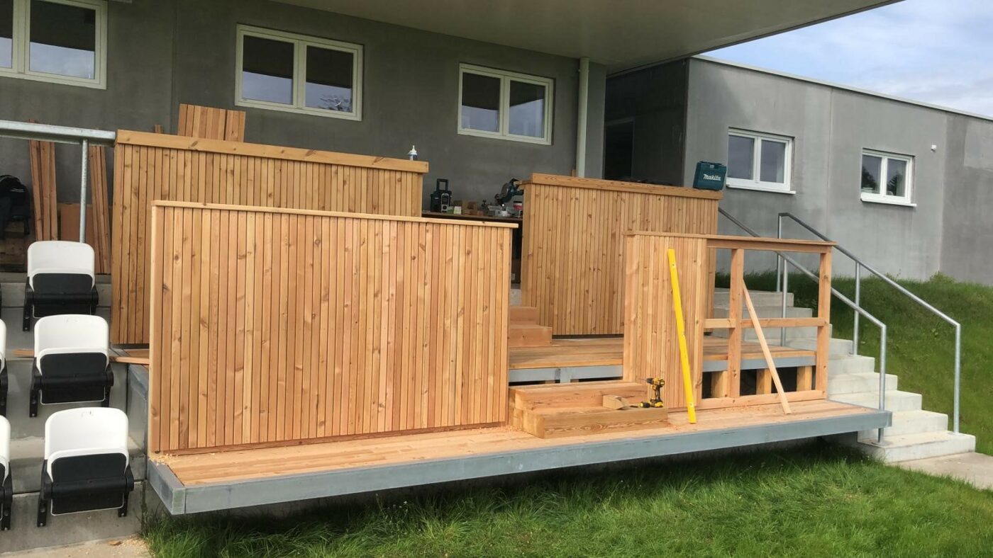 Tribuehnen Verkleidung und Stufen Sportanalage Gunskirchen