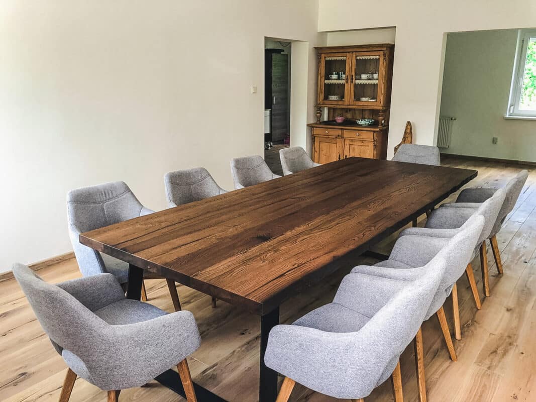 Esszimmertisch aus Altholz Eiche